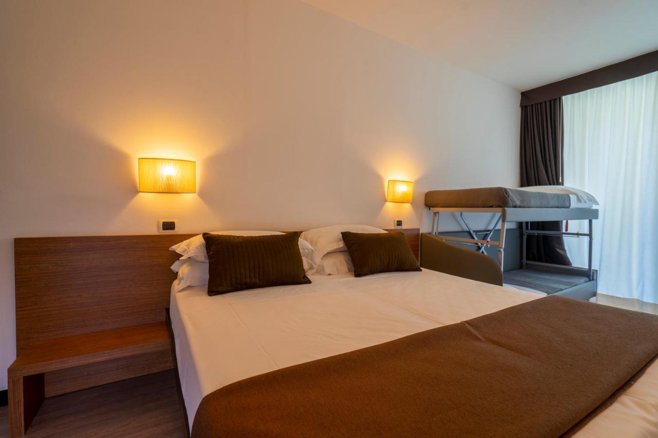 Hotel Cristallo Rimini Exterior photo
