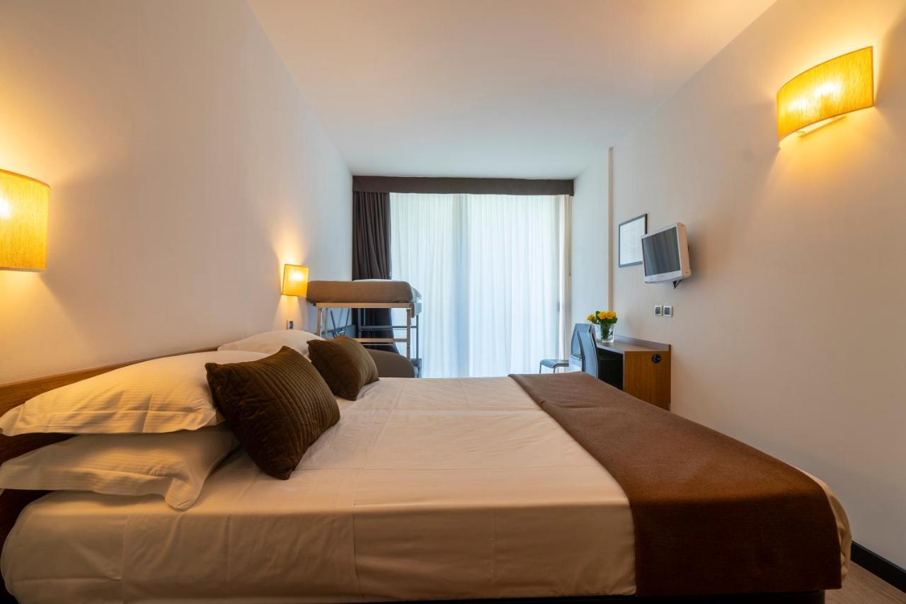 Hotel Cristallo Rimini Exterior photo