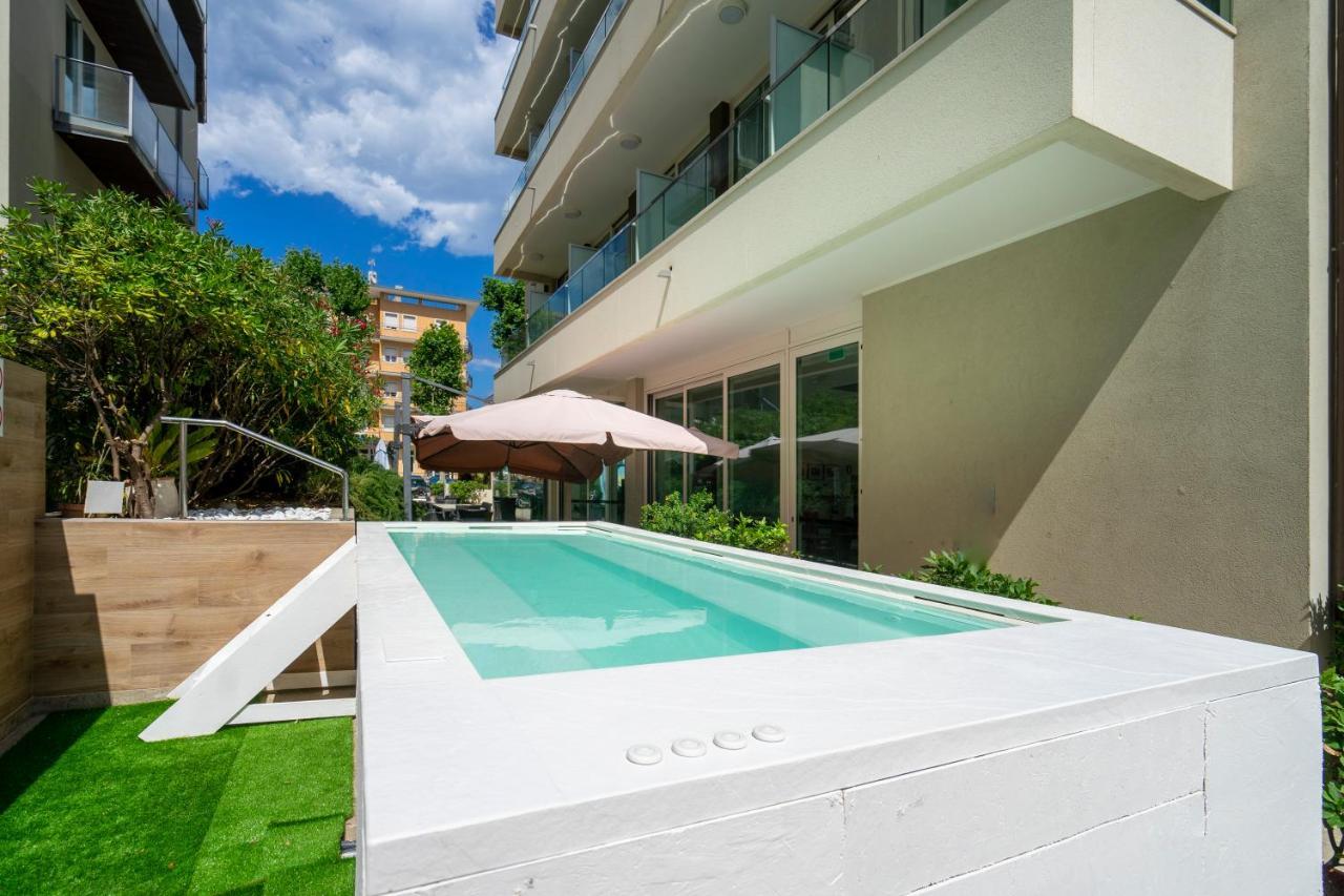 Hotel Cristallo Rimini Exterior photo