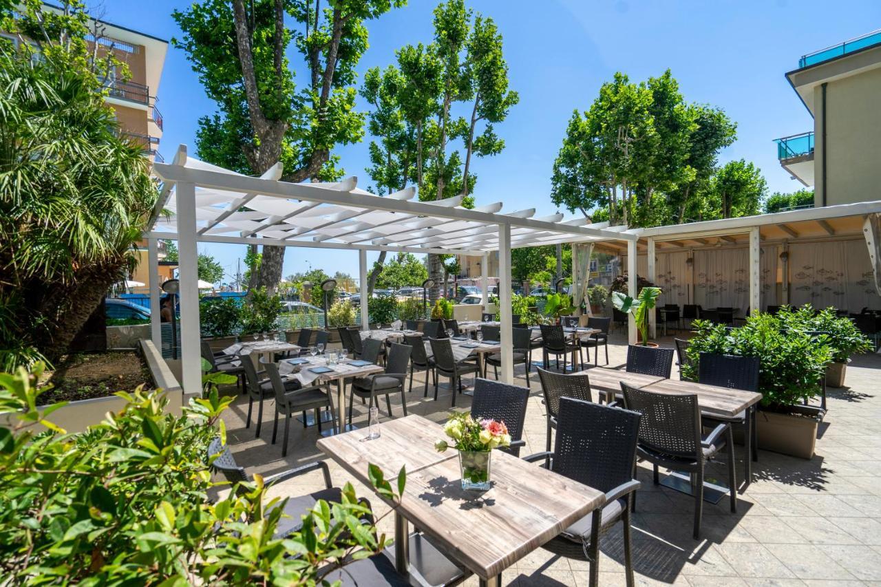Hotel Cristallo Rimini Exterior photo