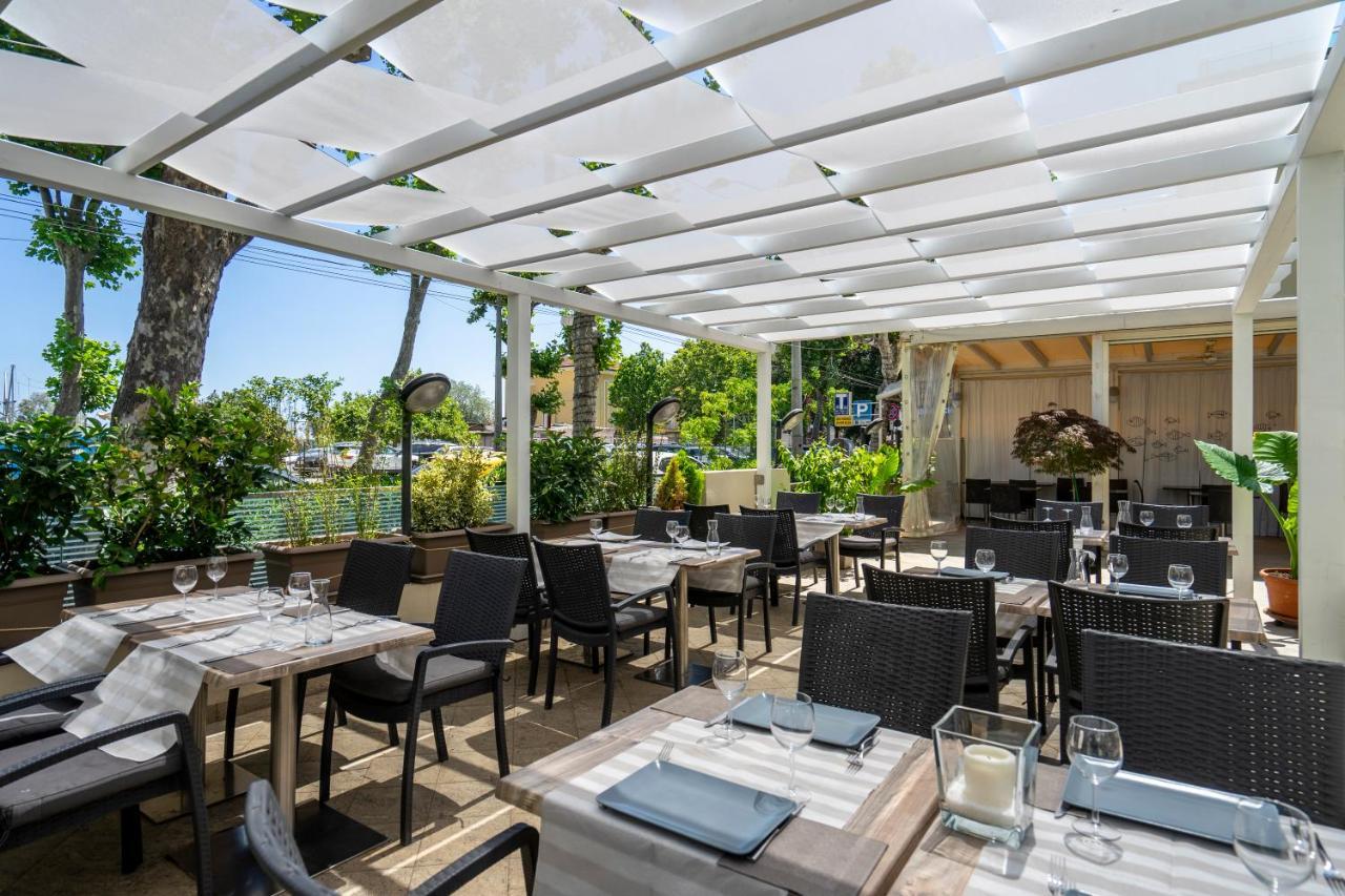 Hotel Cristallo Rimini Exterior photo