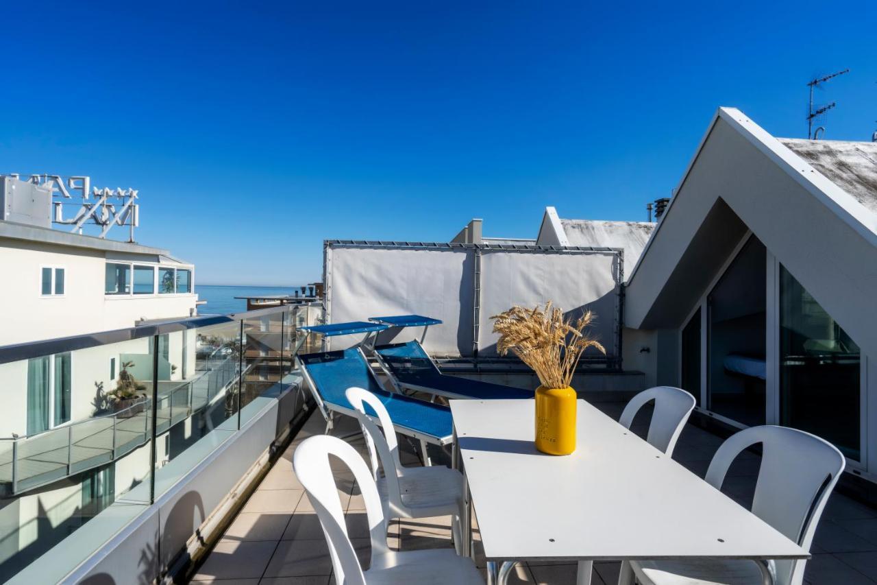 Hotel Cristallo Rimini Exterior photo