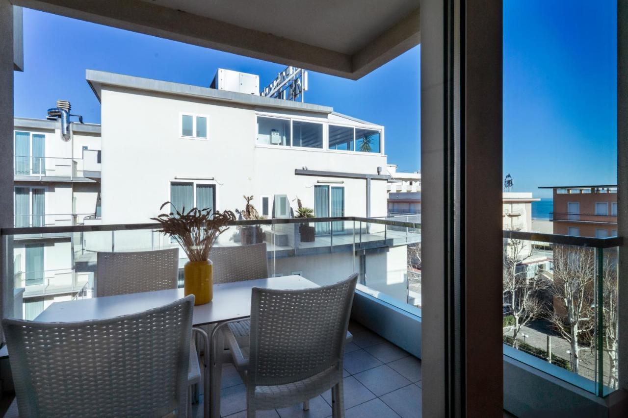 Hotel Cristallo Rimini Exterior photo