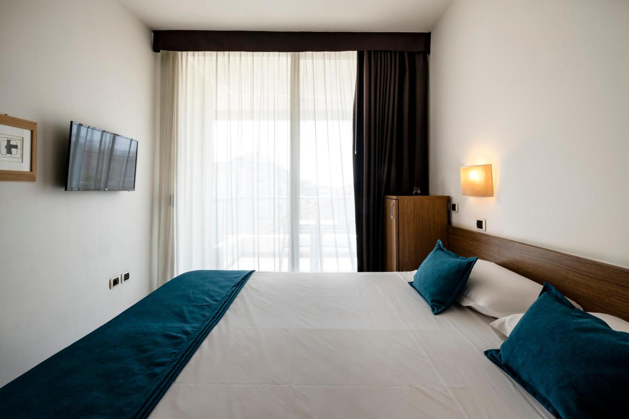 Hotel Cristallo Rimini Exterior photo