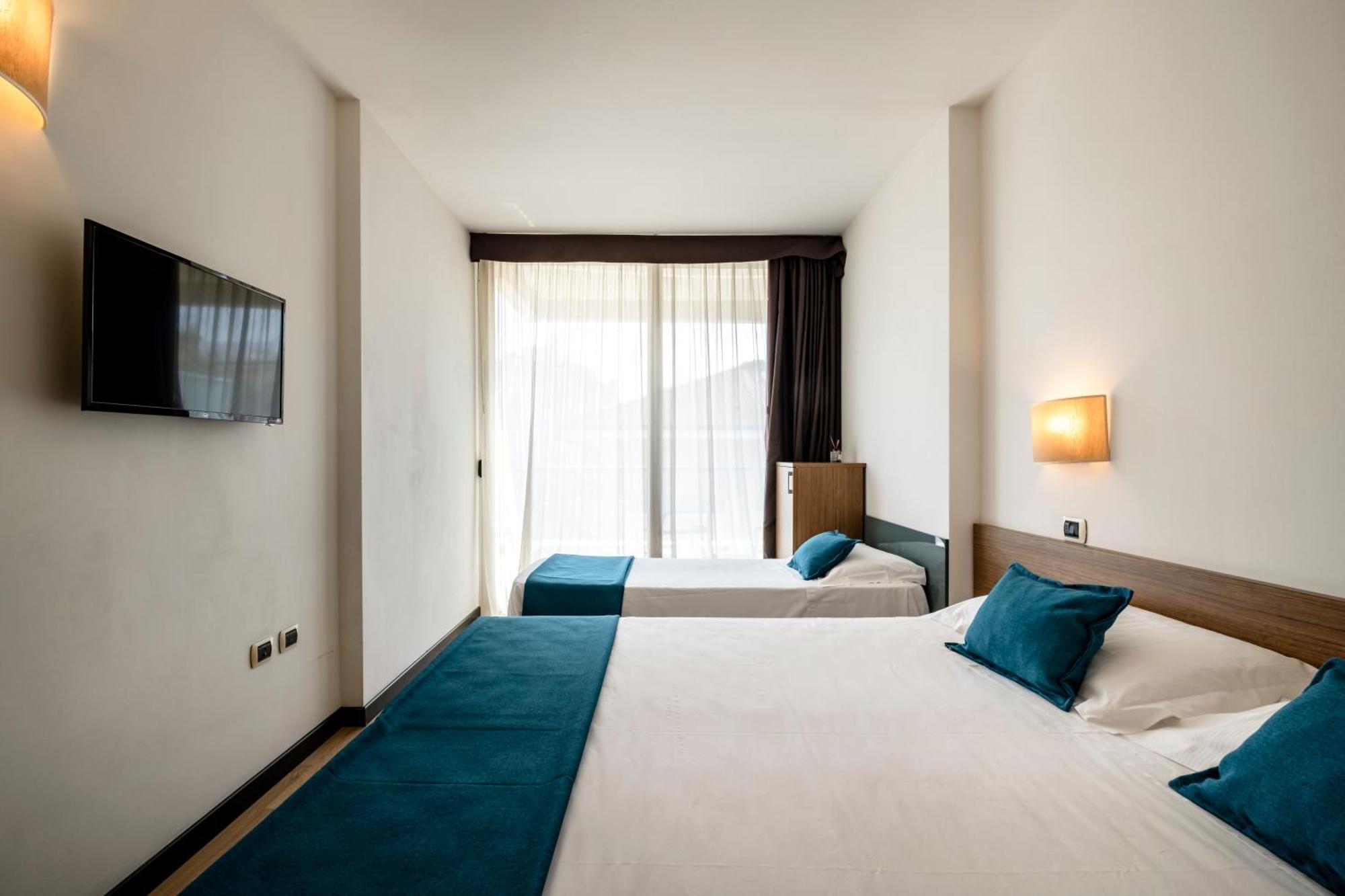 Hotel Cristallo Rimini Exterior photo